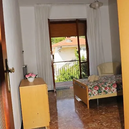 Casa Di Erika アパート ヴァラッツェ