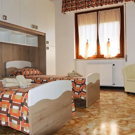 Casa Di Erika アパート ヴァラッツェ